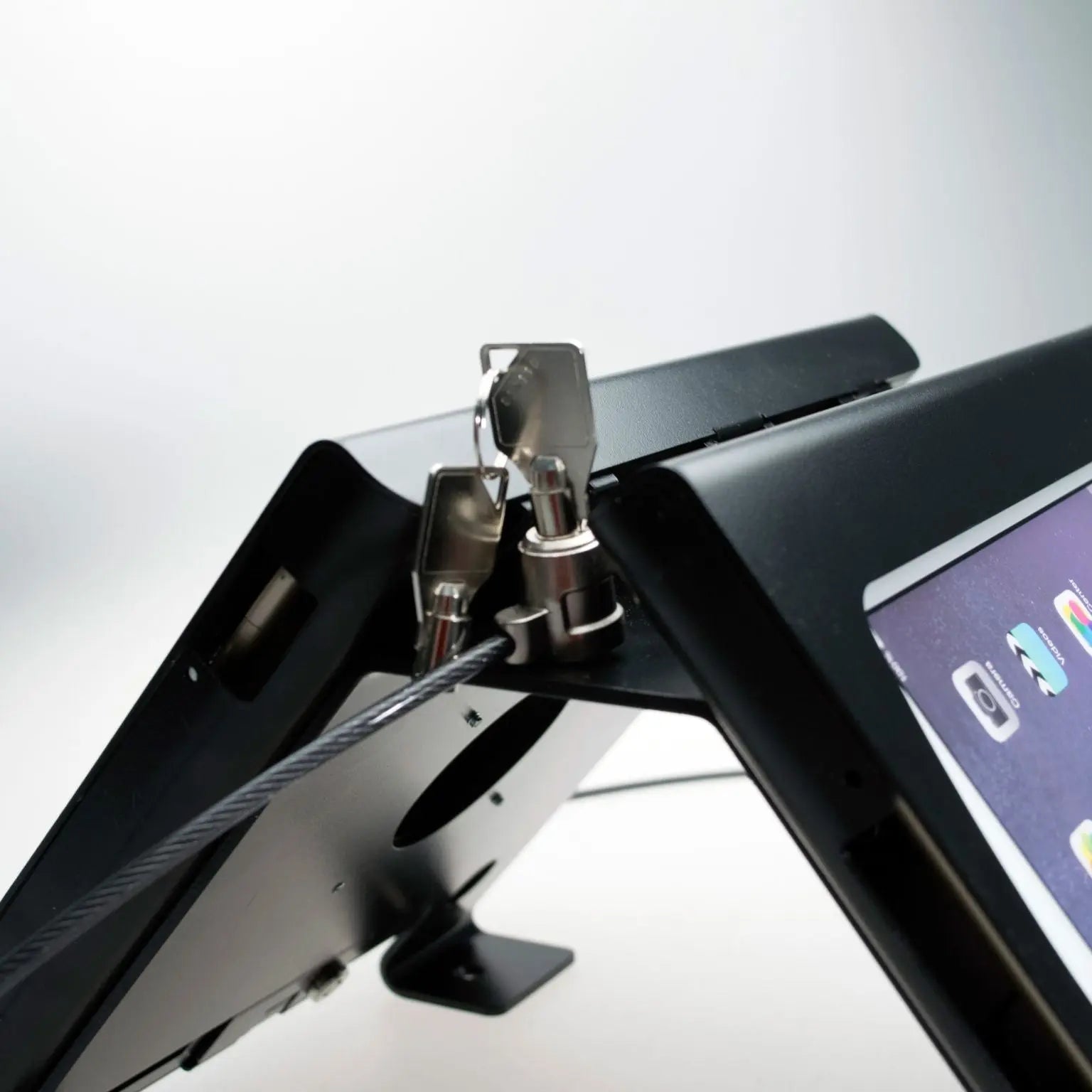 Lockpoint: Dual Tablet Kiosk Station